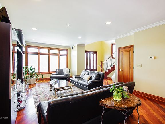 2nd image of 4553 N Orange Ave #1