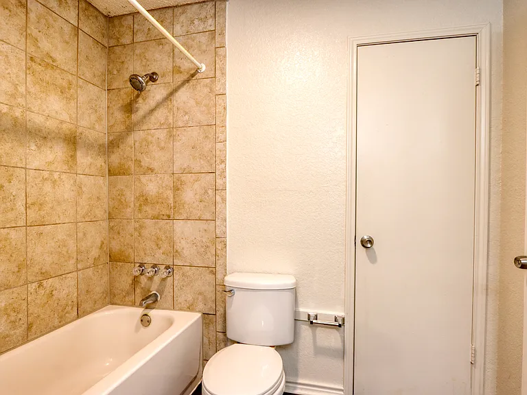 1017A NW Summercrest Blvd — Photo 9
