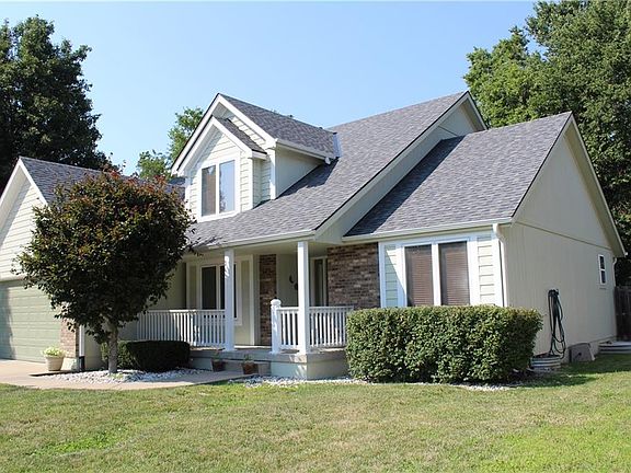 4th image of 1006 NW Cedar Ln