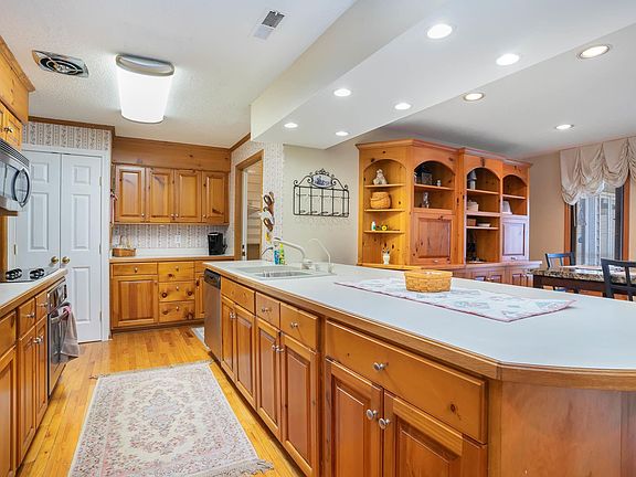 2nd image of 6507 Somerset Dr.