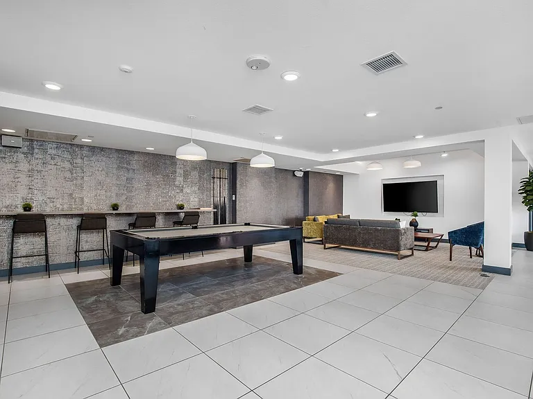 Rhys Building — Photo 52