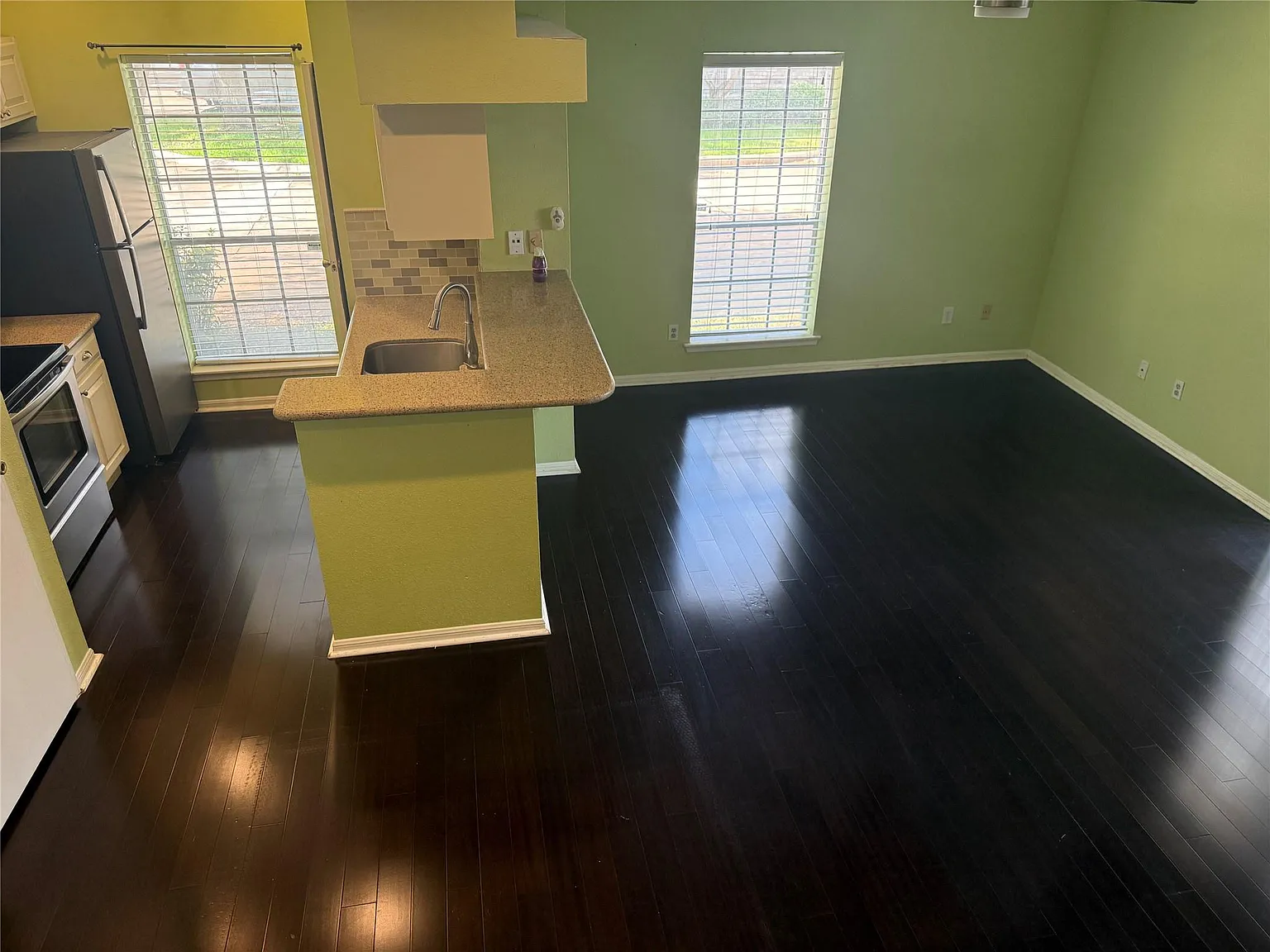 1 bed, 1.5 bath, 1192 sqft, $1,400 — Photo 2