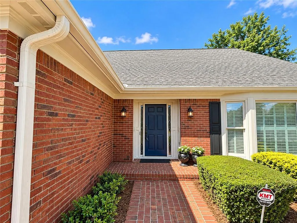 4 bed, 3.5 bath, 2300 sqft, $4,200 — Photo 2