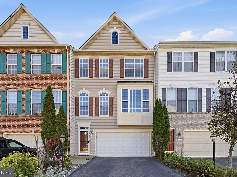 2257 Henry Watts Loop