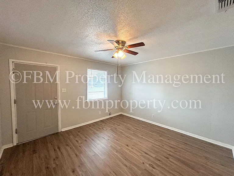 330 W College St #8 — Photo 21