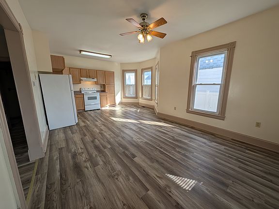 Breakfast Nook next to kitchen