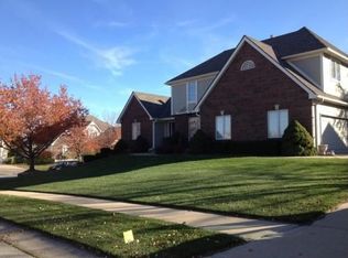 324 SE Williamsburg Cir, Lees Summit, MO 64063