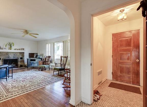 2nd image of 26 Oakwood St