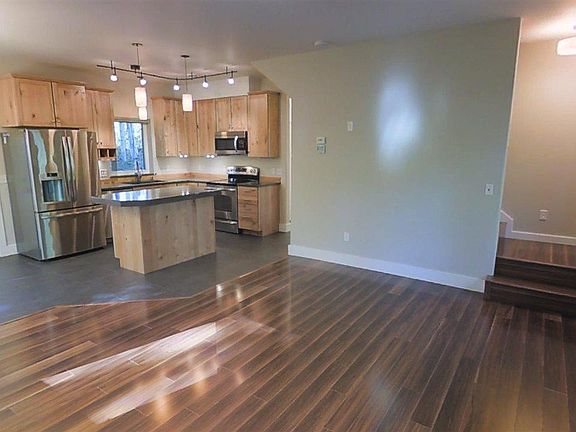 3rd image of 695 Forest Hollow Dr