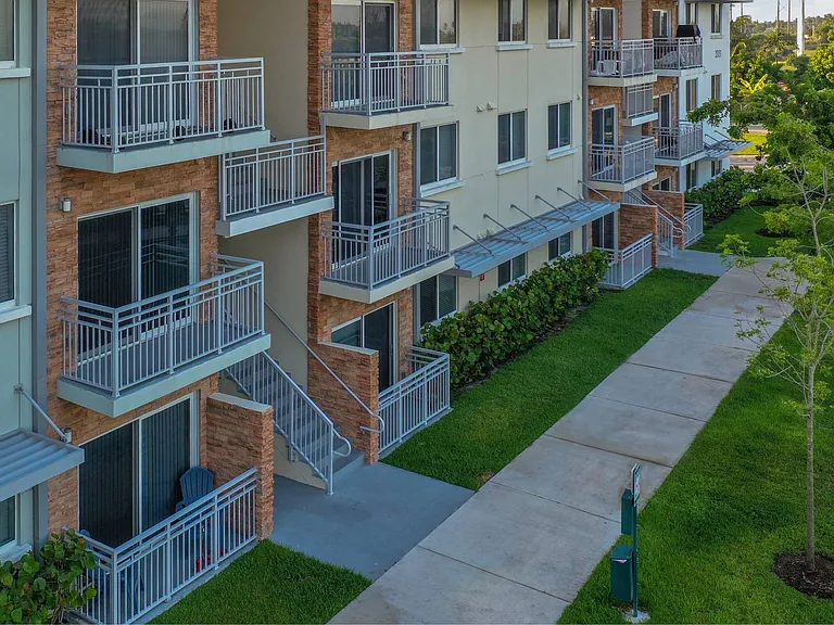 Village at Coral Reef — Photo 5