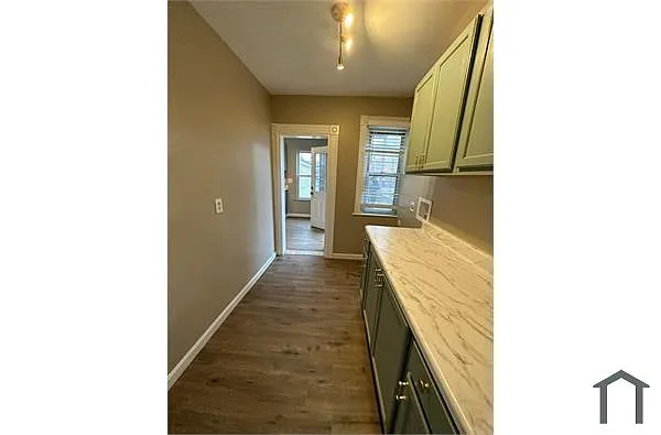 Building Photo - 177 Bell St #2