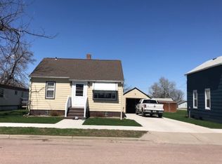 109 E Maple St, Parkston, SD 57366