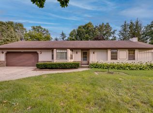 421 Glen View Ct S, Slinger, WI 53086