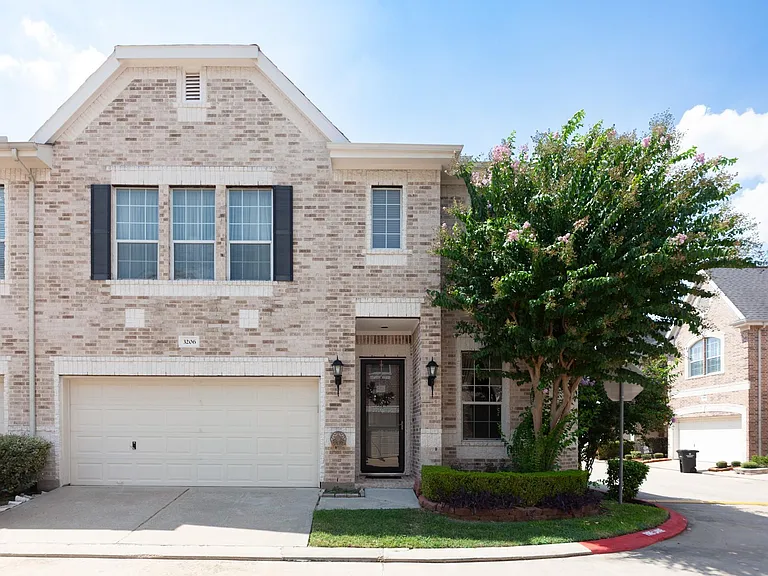3206 Holly Thicket Dr — Photo 1