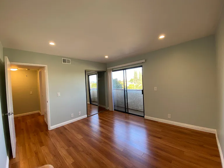 Actual bedroom for rent