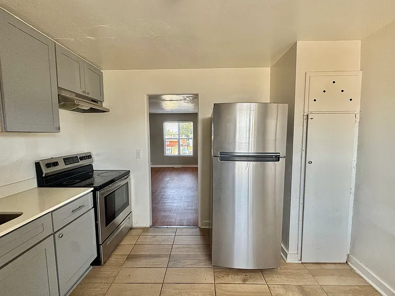2034 NW 25th St #6 — Photo 9