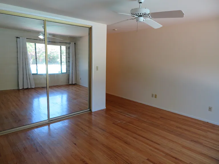 886 Stonehaven Dr — Photo 14
