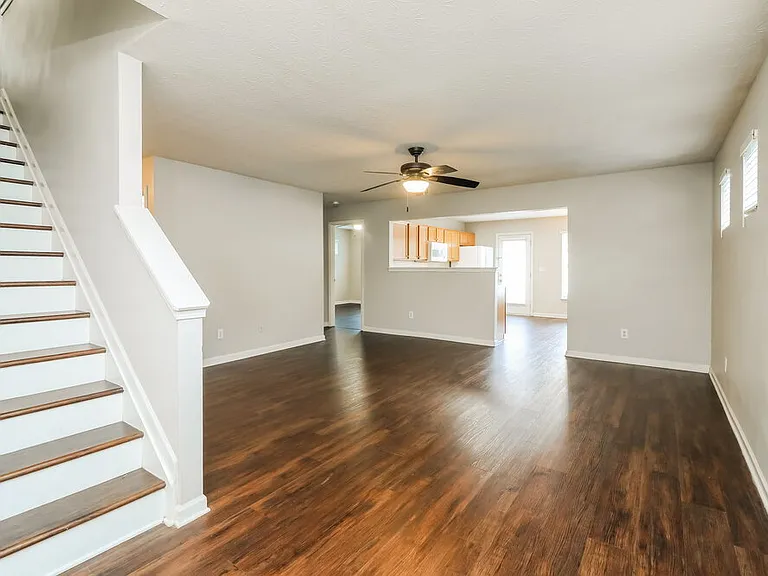 320 Arrowhead Dr — Photo 5