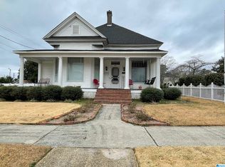 407 6th St N, Clanton, AL 35045