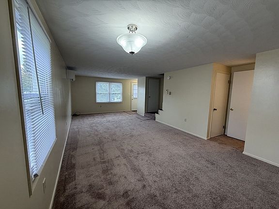 5th image of 104 Longmeadow Ln