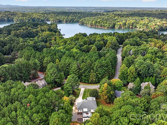 4th image of 122 Maple View Dr