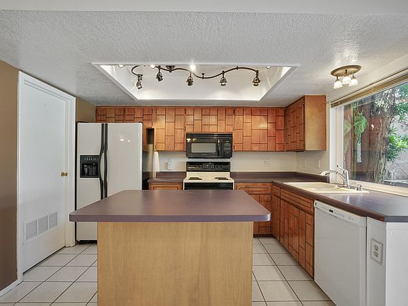 5th image of 220 Paso Noble Dr