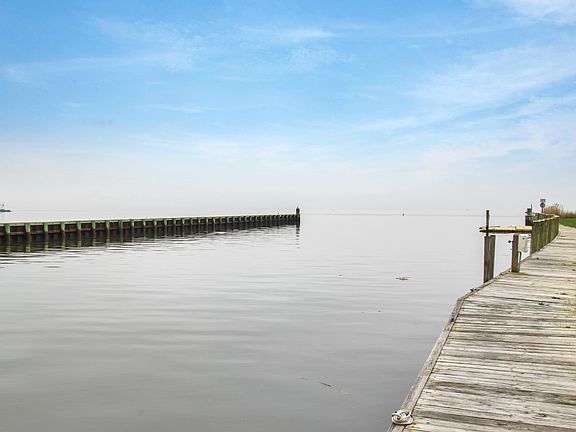 4th image of 60 Harbour Dr