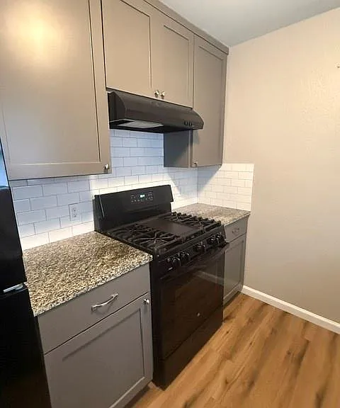 703 San Saba St — Photo 5