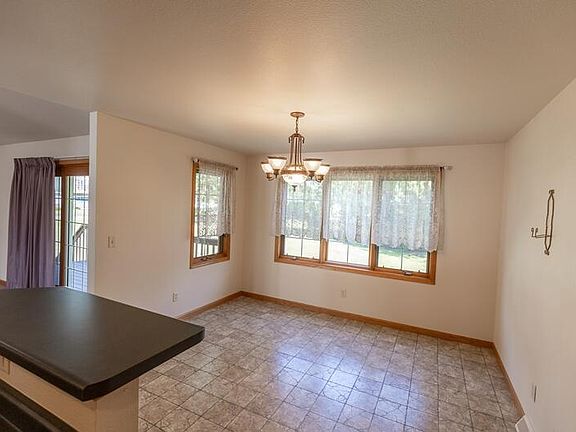 4th image of 864 Eagles WAY