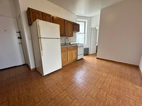2nd image of 2580 36th St APT 3R