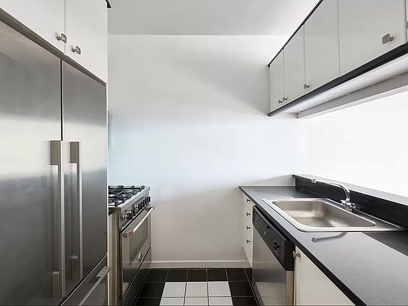 4th image of 150 W 56th St APT 4606