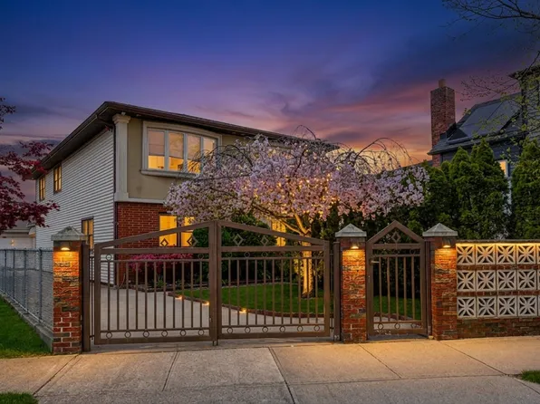 176 Quintard Street image 1 of 36