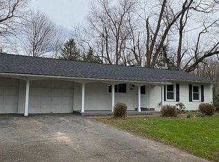1 Twin Brooks Rd, Fairport, NY 14450