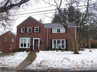 763 Country Club Dr, Mt Lebanon, PA
