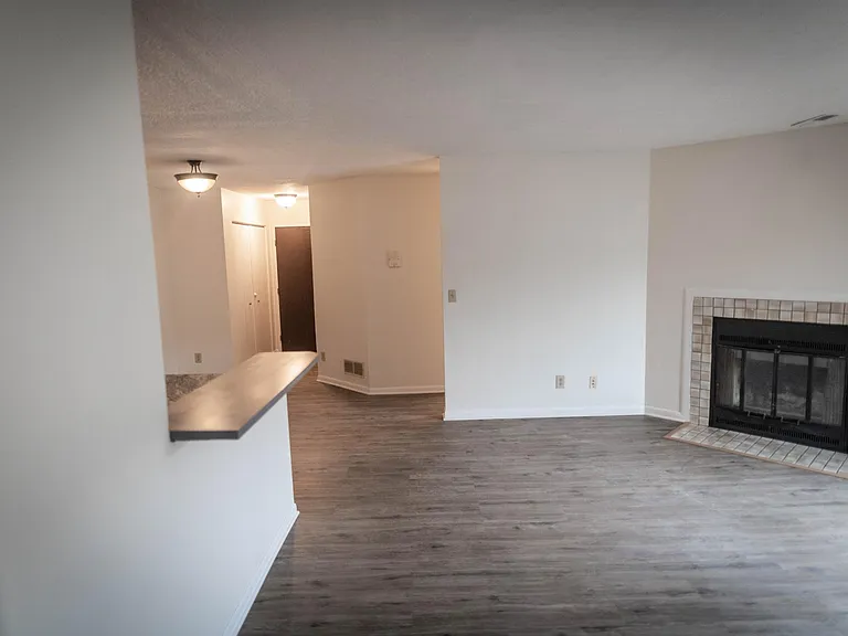 48 Woodland Hills Dr #8 — Photo 11