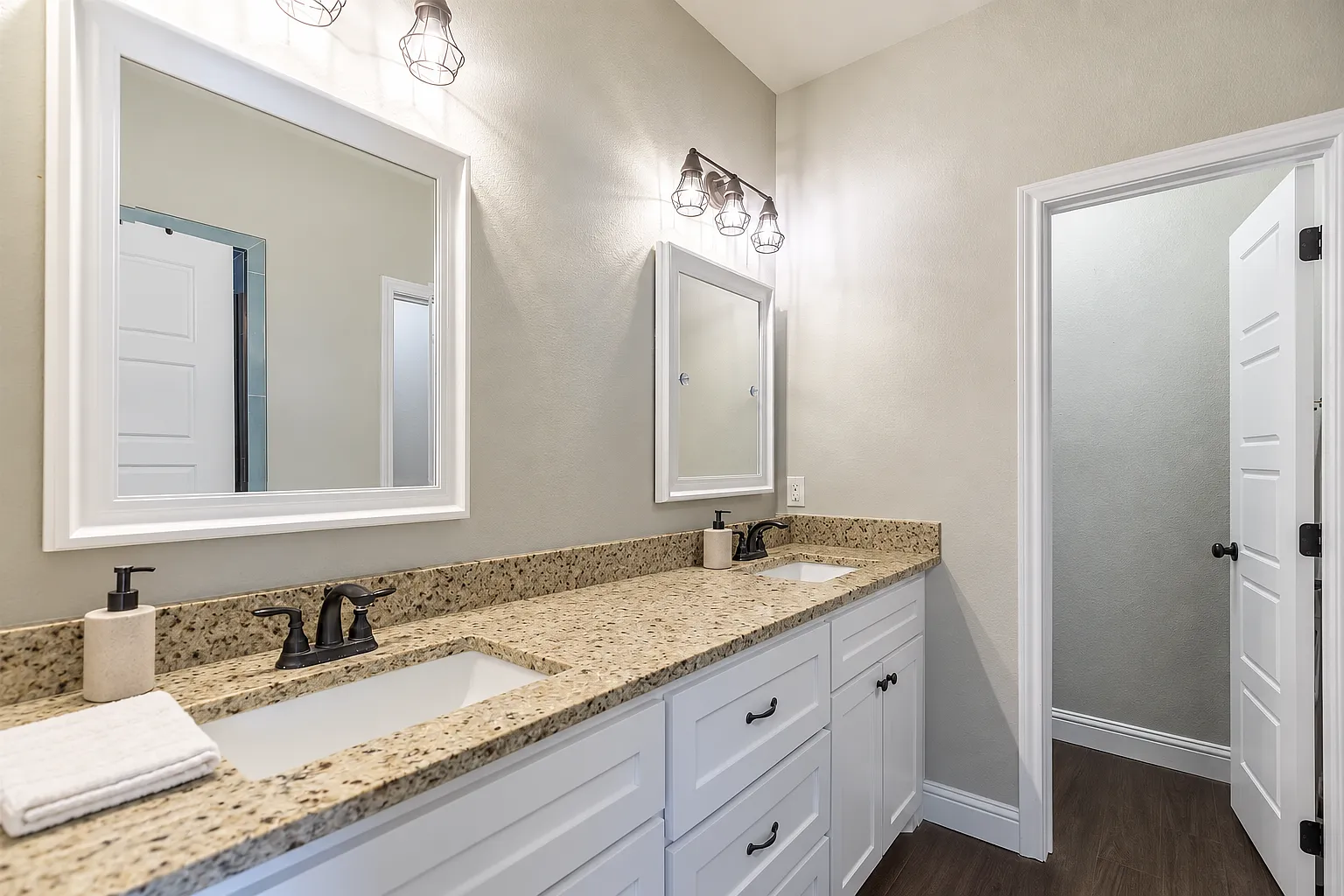 3 bed, 1500 sqft, $2,857 — Photo 4