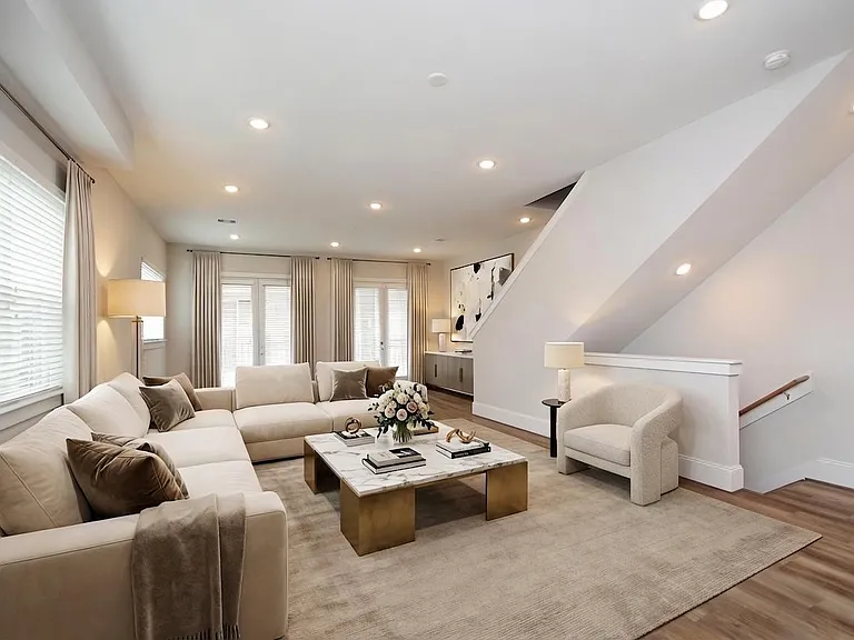 1270 N Post Oak Rd #A — Photo 22