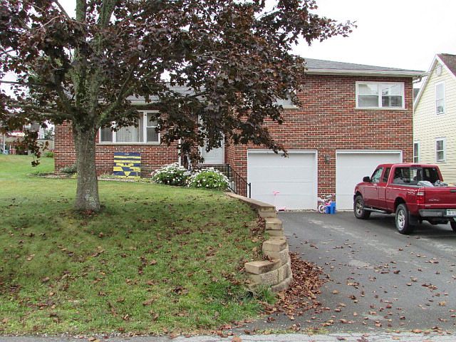 2nd image of 116 Dexter Ave
