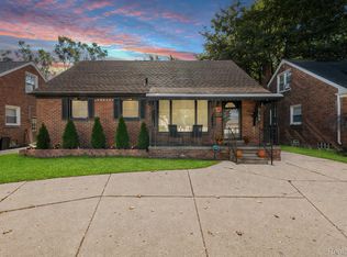 13135 W Eleven Mile Rd, Huntington Woods, MI 48070
