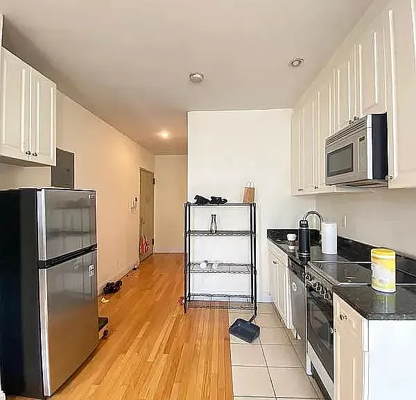 439 W 47th St #3Y — Photo 3