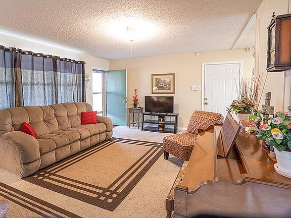 3rd image of 2501 Custer Ave