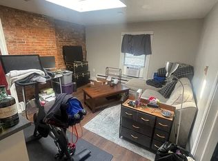 221 Newbury St #4R, Boston, MA 02116