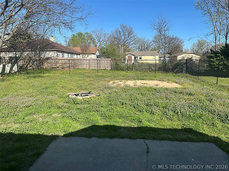 623 N Division St — Photo 21