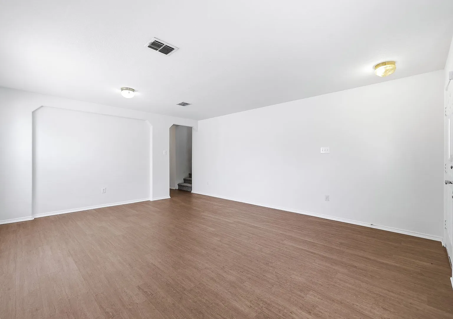 Beautifully Updated Two-Story Home in Monticello Ranch — Photo 4