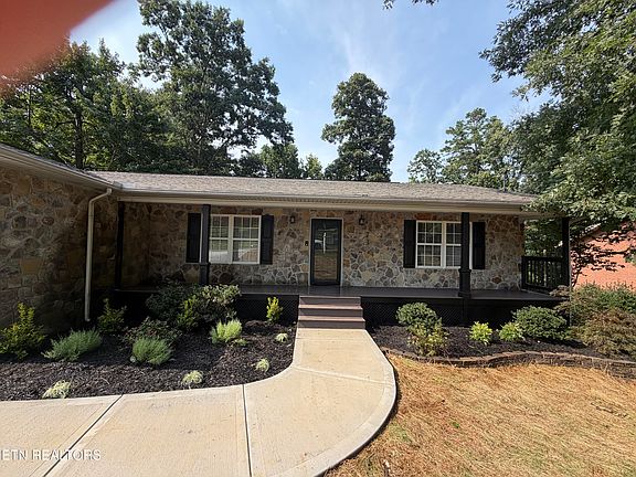 2nd image of 219 Scenic View Dr