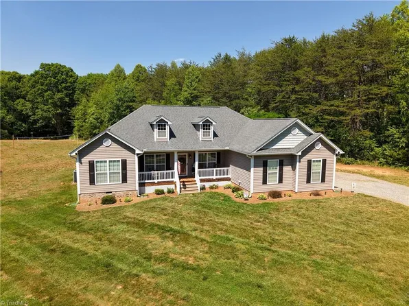 552 Tom Hunter Rd, Pilot Mtn, NC 27041