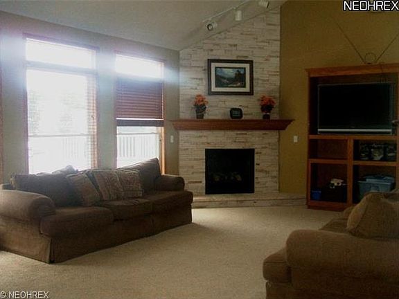 3rd image of 942 Lancewood Dr