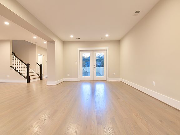 5th image of 213 W Greenway Blvd