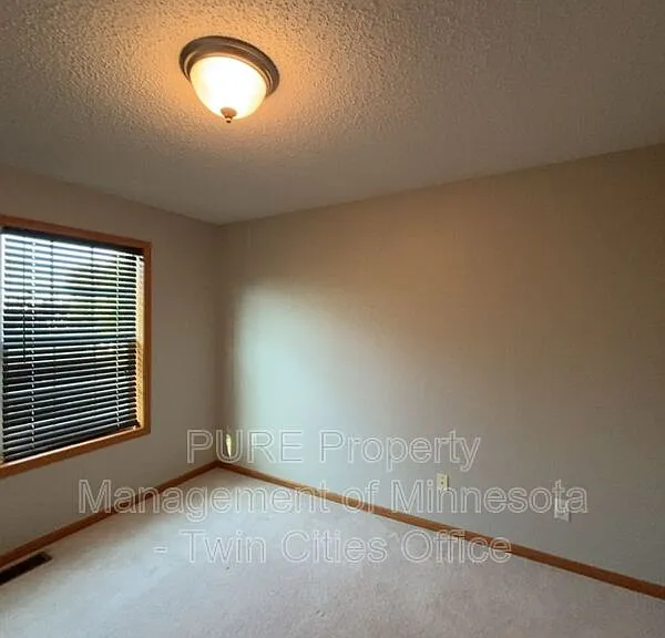 1033 Traditions Ct — Photo 10