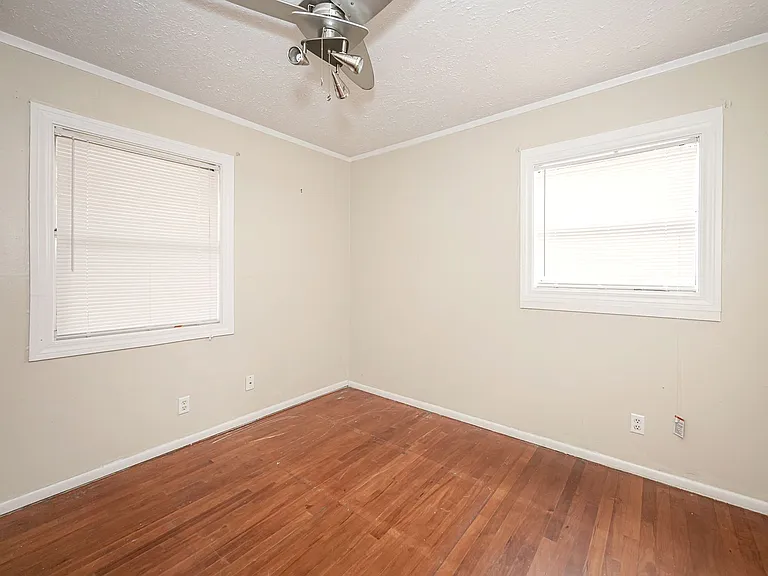 2919 Criswell Ave — Photo 13